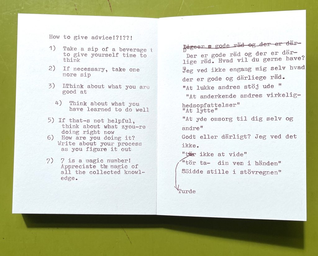 An open booklet with advice on giving guidance, featuring steps such as taking a sip of a beverage, reflecting on personal strengths, and appreciating knowledge, with handwritten notes in Danish.