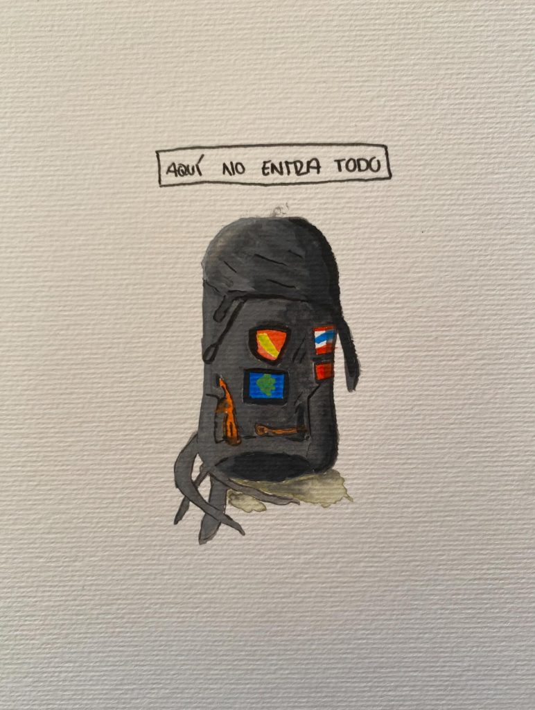 An illustration of a black backpack with various patches and stickers, including flags and symbols, accompanied by a caption in Spanish that says 'Aquí no entra todo' (meaning 'Not everything enters here').